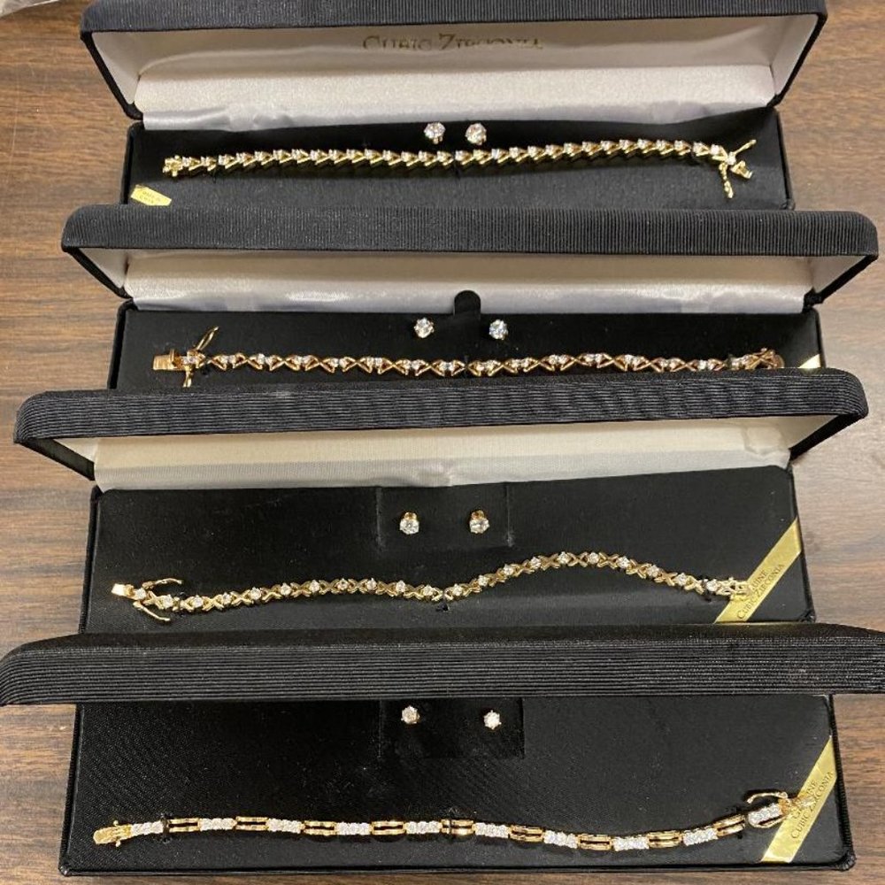Tennis bracelet CZ 2 Pc yellow gold stud earring